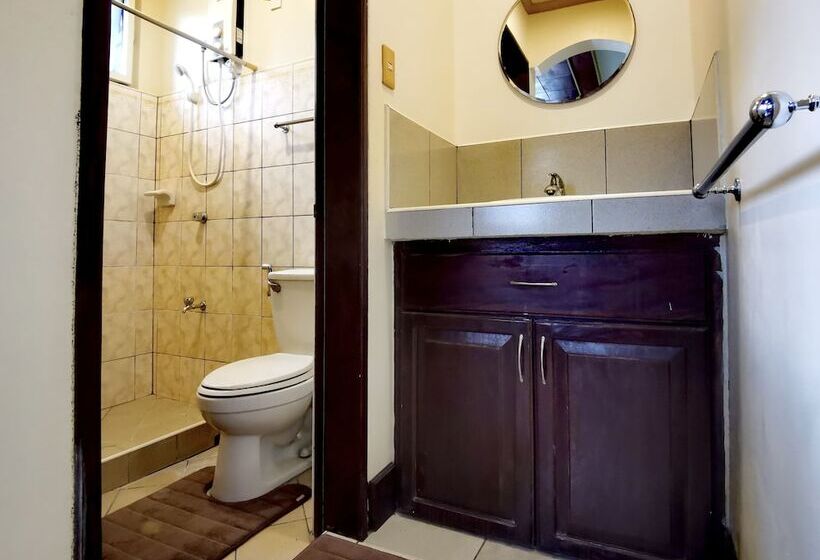 بنسيون Den Den Guesthouse