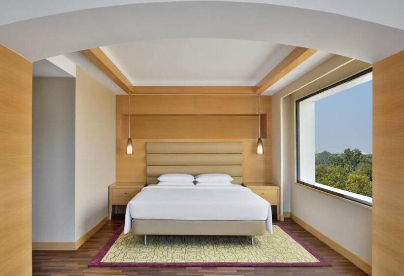 هتل Courtyard By Marriott Chennai