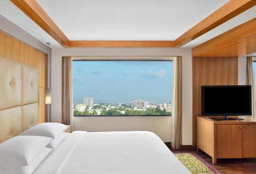 هتل Courtyard By Marriott Chennai