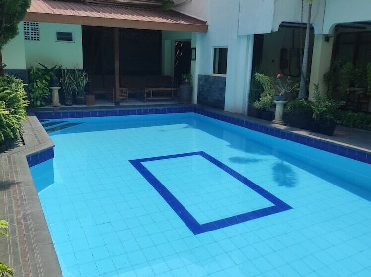 هتل Duta Guest House