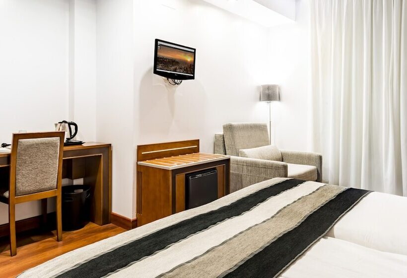 هتل Monjas Del Carmen