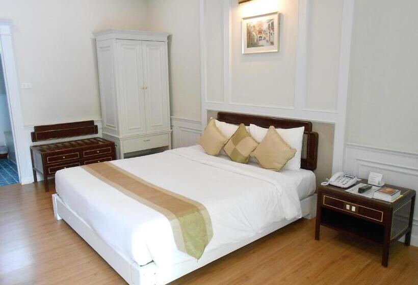 هتل Rachawadee Resort &