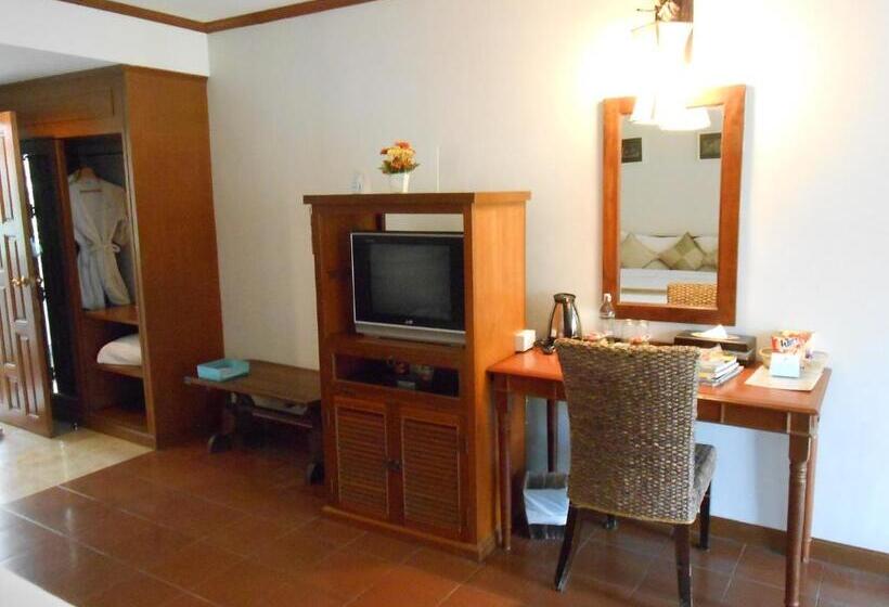 هتل Rachawadee Resort &