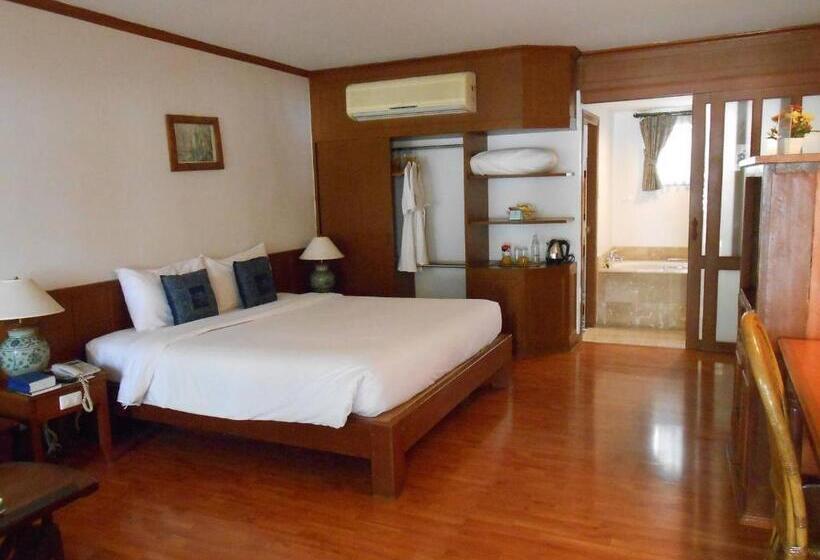 هتل Rachawadee Resort &