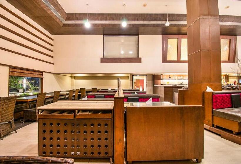 בית מלון כפרי Sadanand Regency