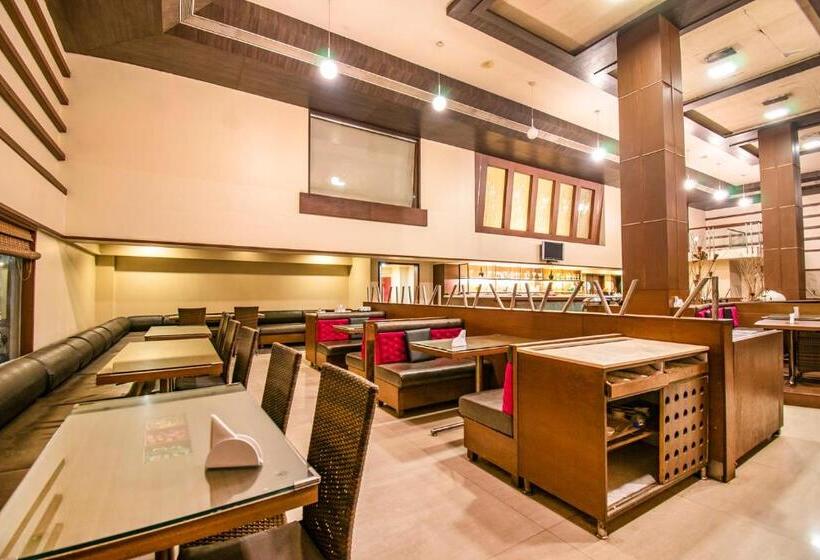 בית מלון כפרי Sadanand Regency