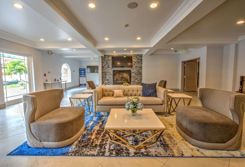 هتل Best Western Plus Media Center Inn & Suites