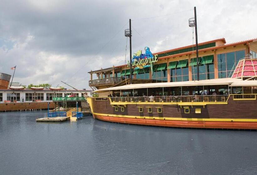 هتل Club Wyndham Towers On The Grove