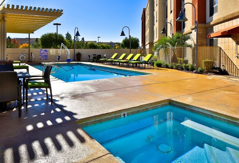 هتل Hampton Inn & Suites Las Vegas South