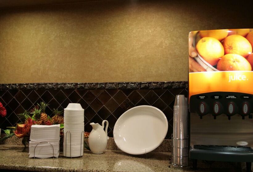 هتل Hampton Inn & Suites Austin Cedar Parklakeline