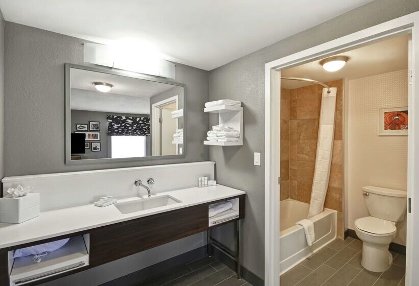 هتل Hampton Inn & Suites Columbuseaston Area