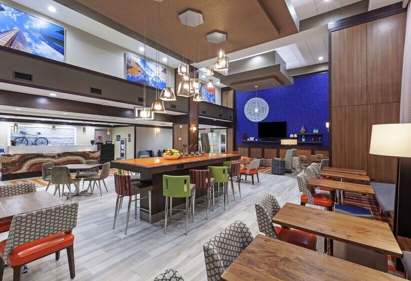 هتل Hampton Inn & Suites Houstonbush Intercontinental Aprt