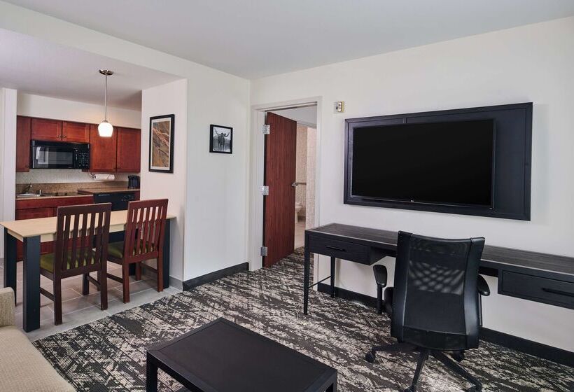 ホテル Homewood Suites By Hilton Anchorage