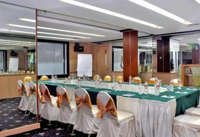 هتل Horison Ultima Makassar