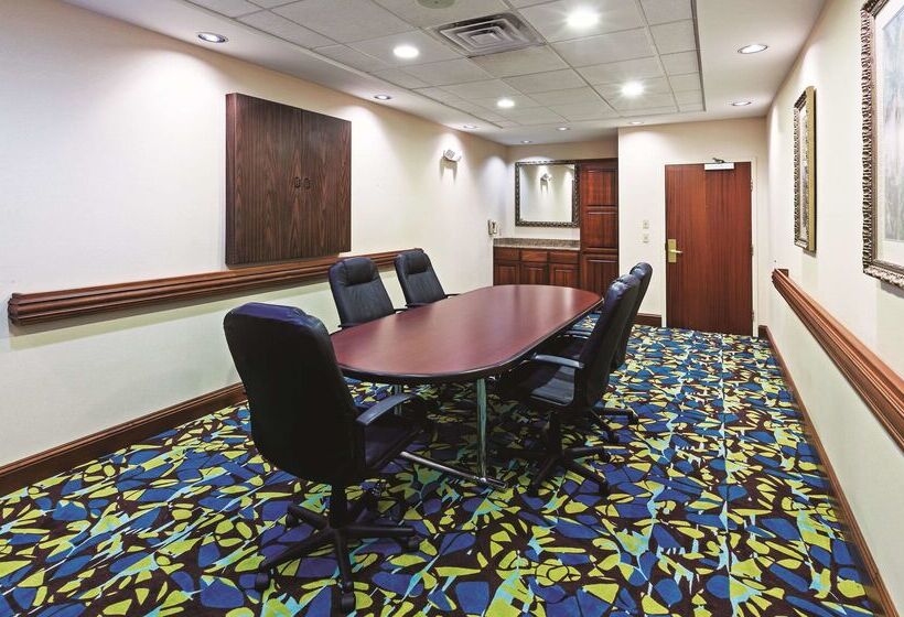 هتل La Quinta Inn & Suites By Wyndham Corpus Christin Padre Isl