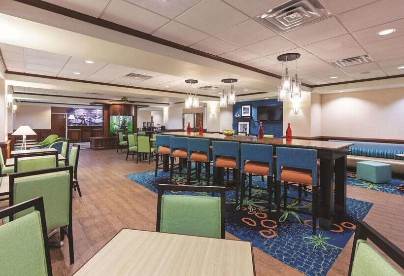 هتل La Quinta Inn & Suites By Wyndham Corpus Christin Padre Isl