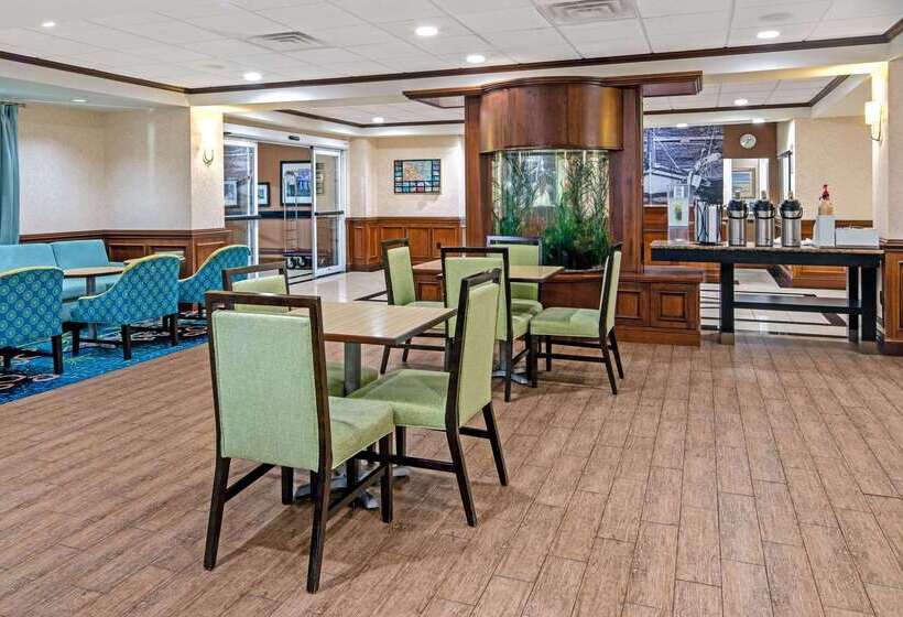 هتل La Quinta Inn & Suites By Wyndham Corpus Christin Padre Isl