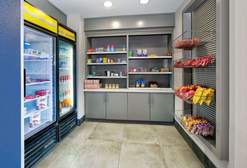 هتل La Quinta By Wyndham Dallas   Las Colinas