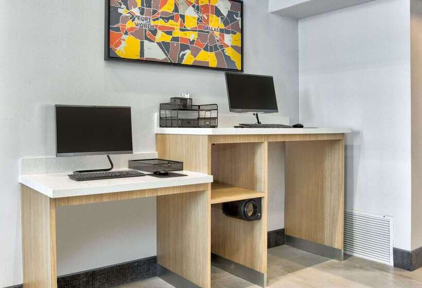 هتل La Quinta By Wyndham Dallas   Las Colinas