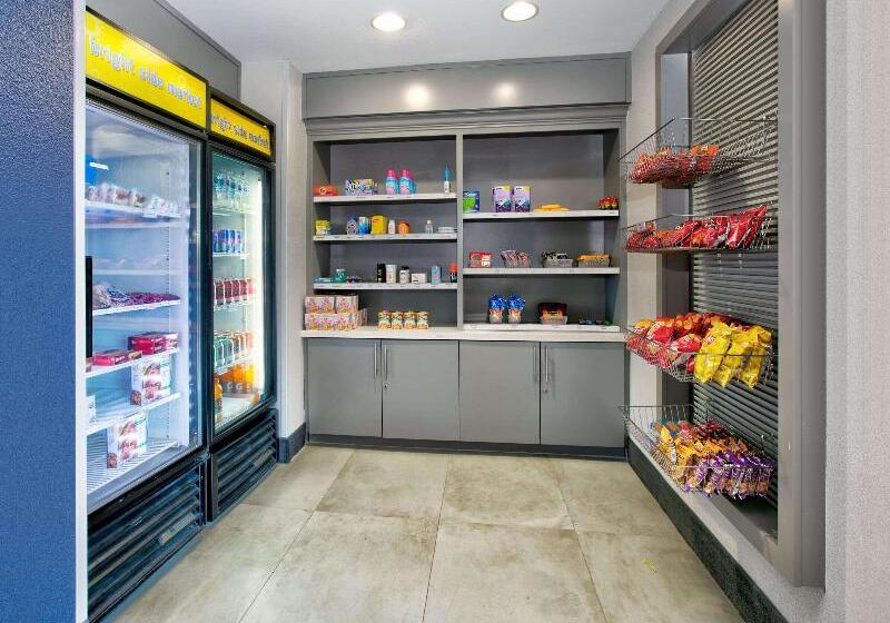 هتل La Quinta By Wyndham Dallas   Las Colinas