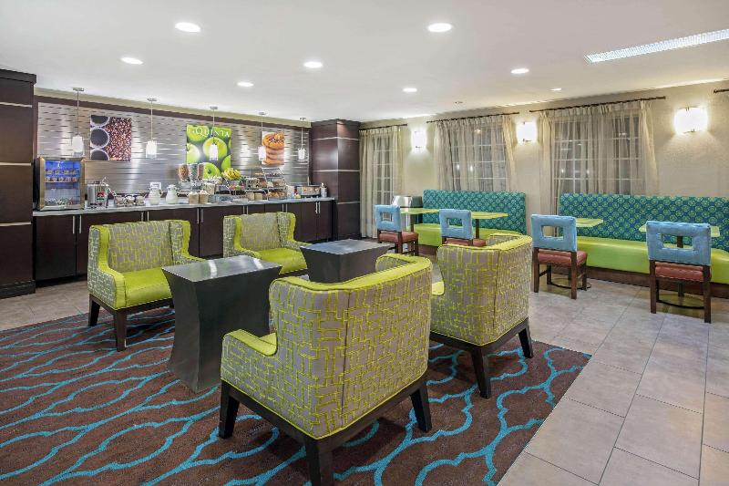 هتل La Quinta By Wyndham Dallas   Las Colinas