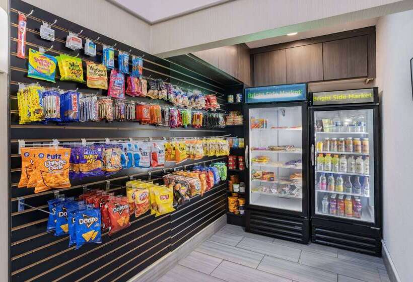 هتل La Quinta Inn & Suites By Wyndham Norfolk
