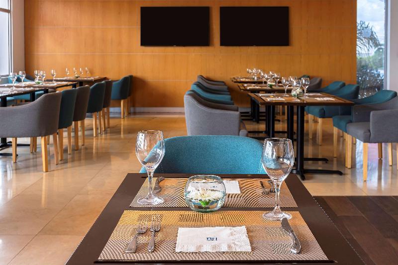 Отель NH Queretaro