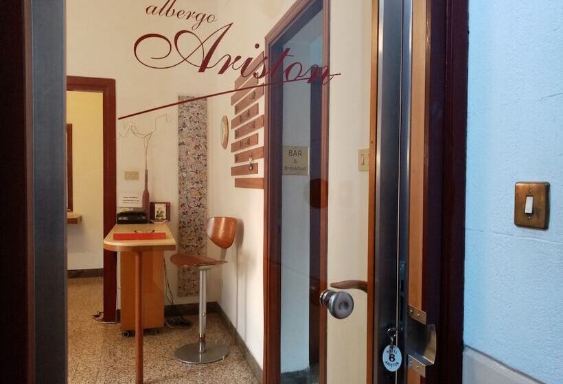 تختخواب و صبحانه Ariston Petit