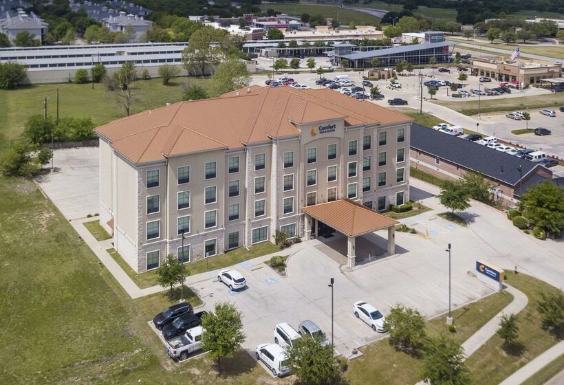 هتل Comfort Inn & Suites Fort Worth  Fossil Creek