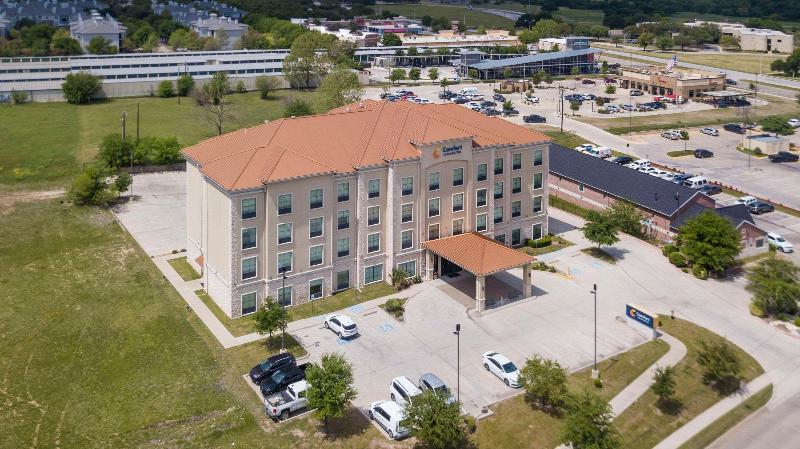 هتل Comfort Inn & Suites Fort Worth  Fossil Creek