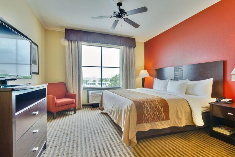 هتل Comfort Inn & Suites Fort Worth  Fossil Creek