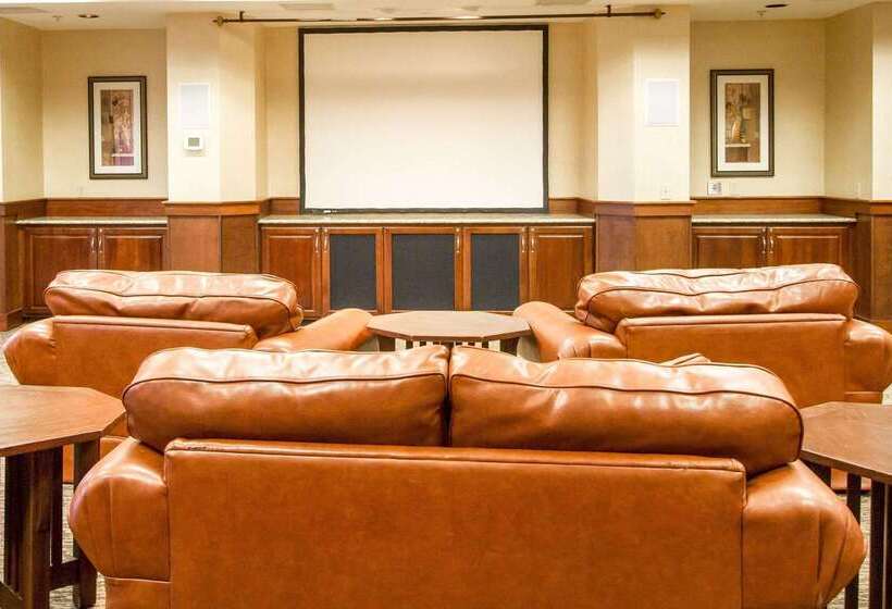هتل Comfort Suites Grand Rapids North