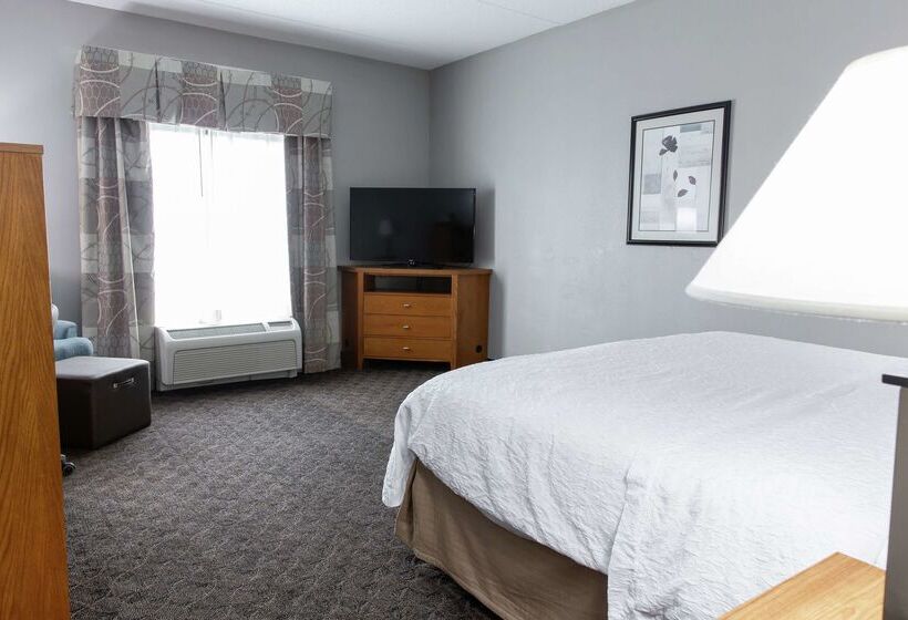 هتل Hampton Inn & Suites Chesapeake Square Mall