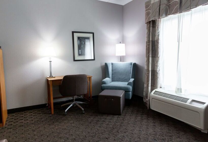 هتل Hampton Inn & Suites Chesapeake Square Mall