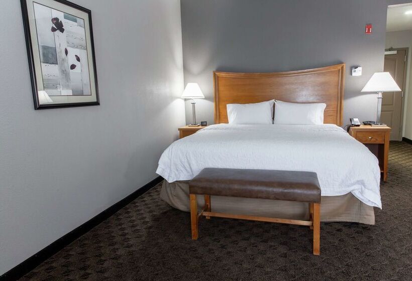 هتل Hampton Inn & Suites Chesapeake Square Mall
