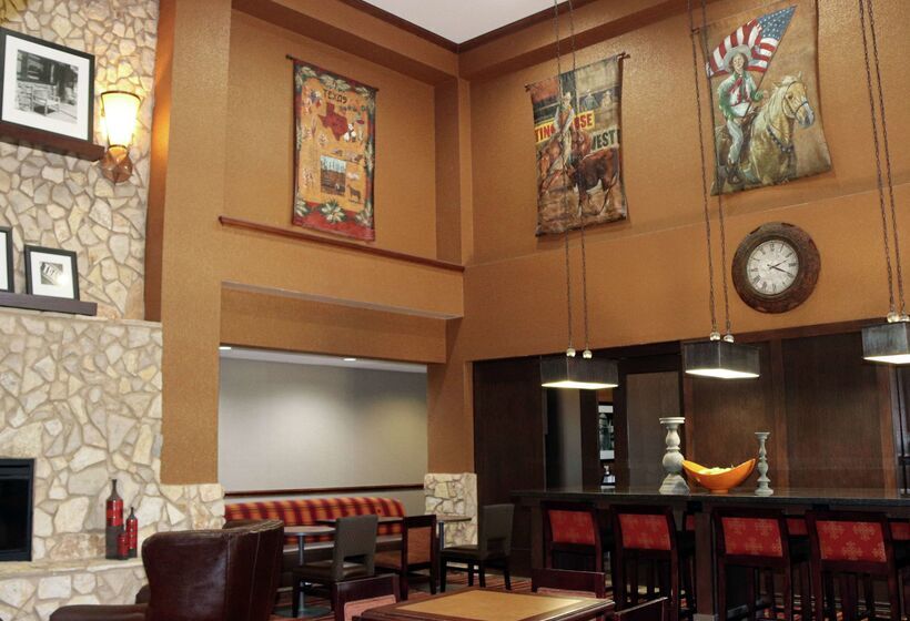 בית מלון כפרי Hampton Inn & Suites Stephenville