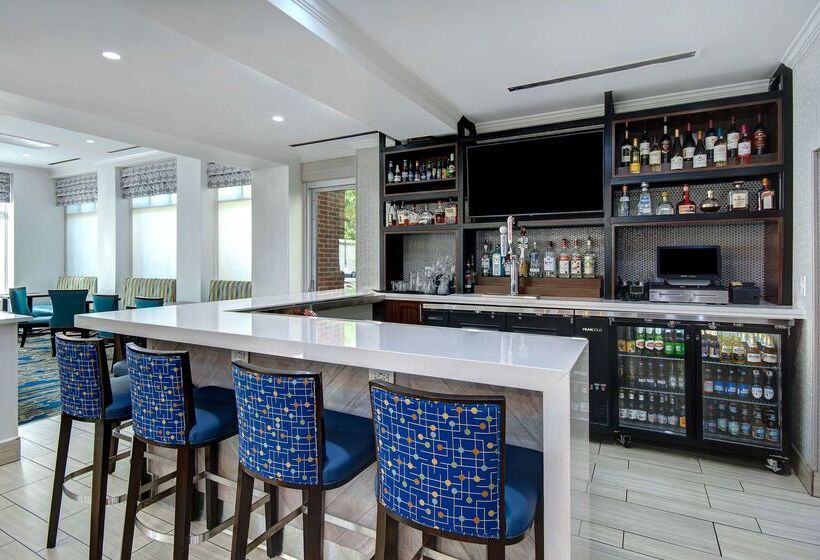 هتل Hilton Garden Inn Detroit Metro Airport