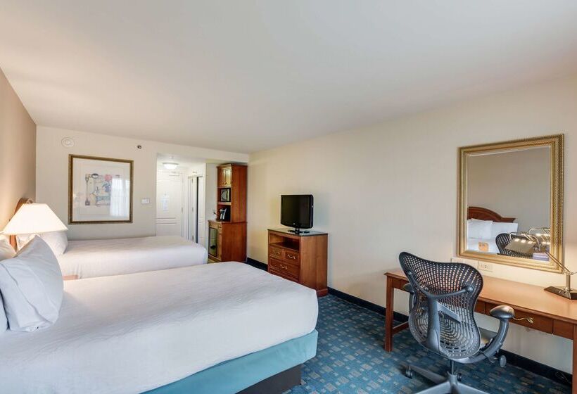 هتل Hilton Garden Inn Suffolk Riverfront