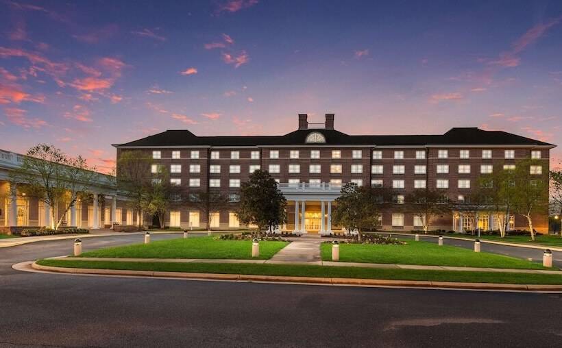 هتل Hilton Garden Inn Suffolk Riverfront