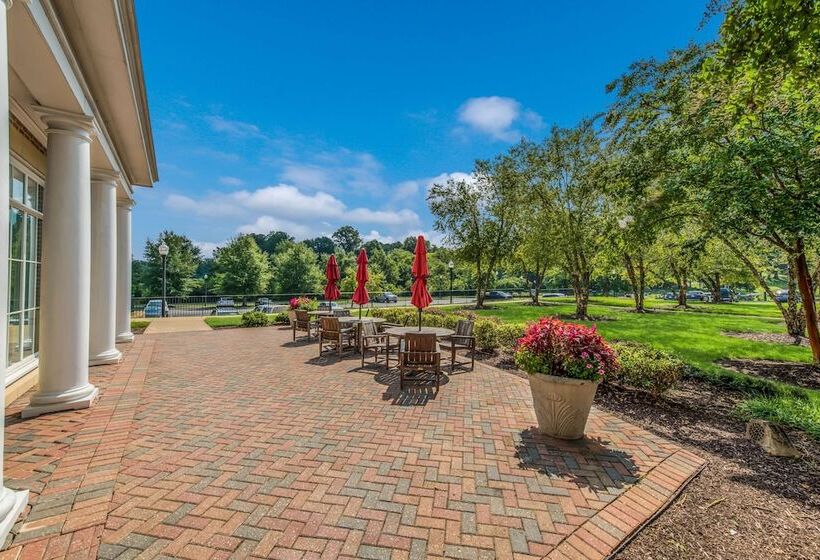 هتل Hilton Garden Inn Suffolk Riverfront