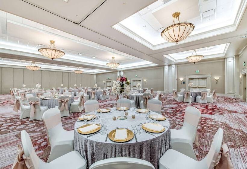 هتل Hilton Garden Inn Suffolk Riverfront
