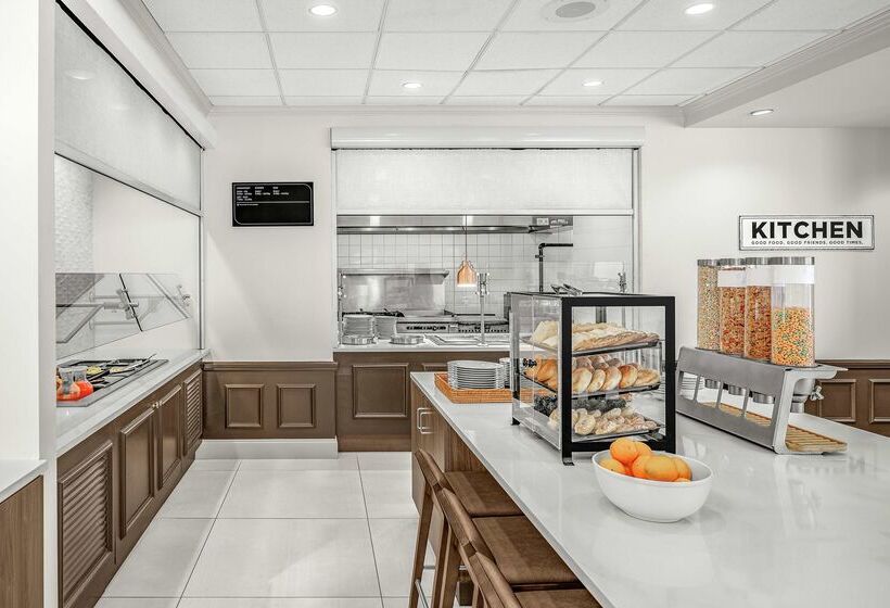 هتل Hilton Garden Inn Wilmington Mayfaire Town Center