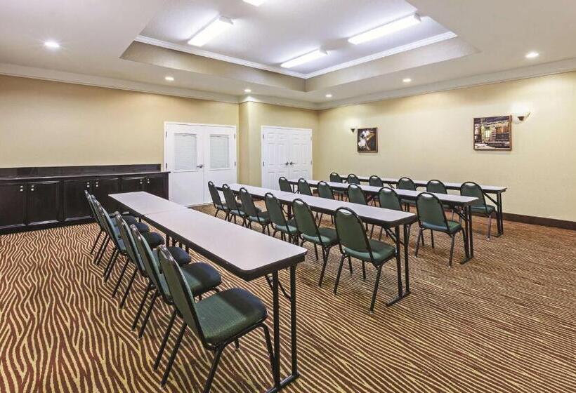 هتل La Quinta By Wyndham Pearland