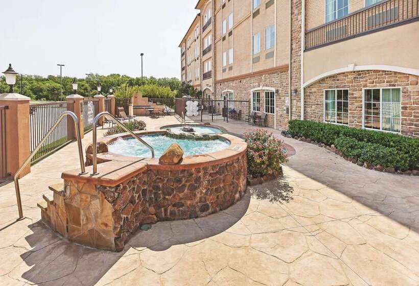 هتل La Quinta Inn & Suites By Wyndham Allen At The Village