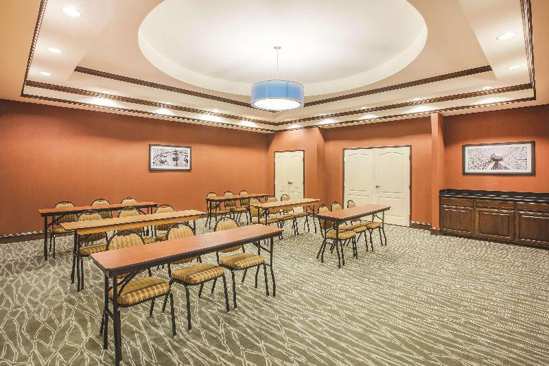 هتل La Quinta Inn & Suites By Wyndham Allen At The Village