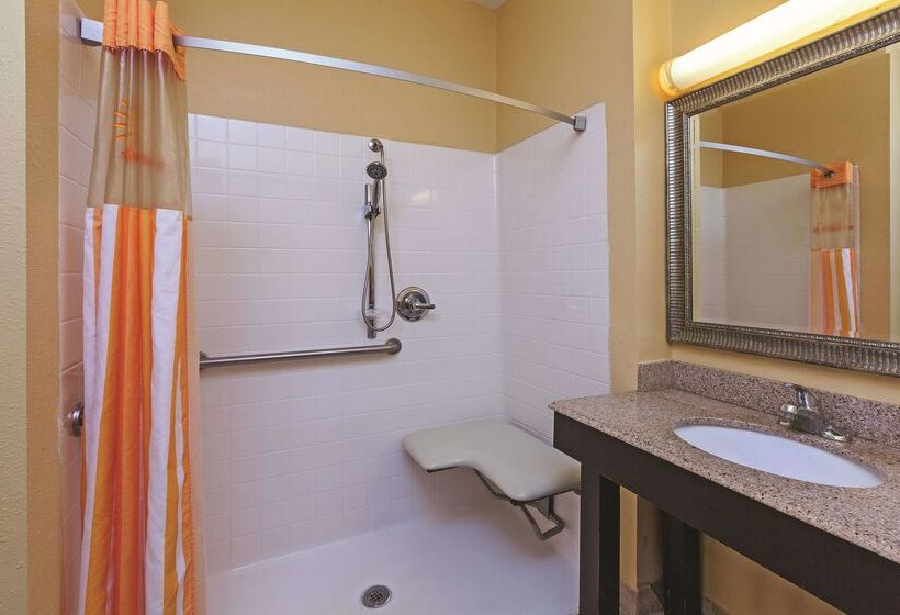 호텔 La Quinta Inn & Suites By Wyndham Angleton