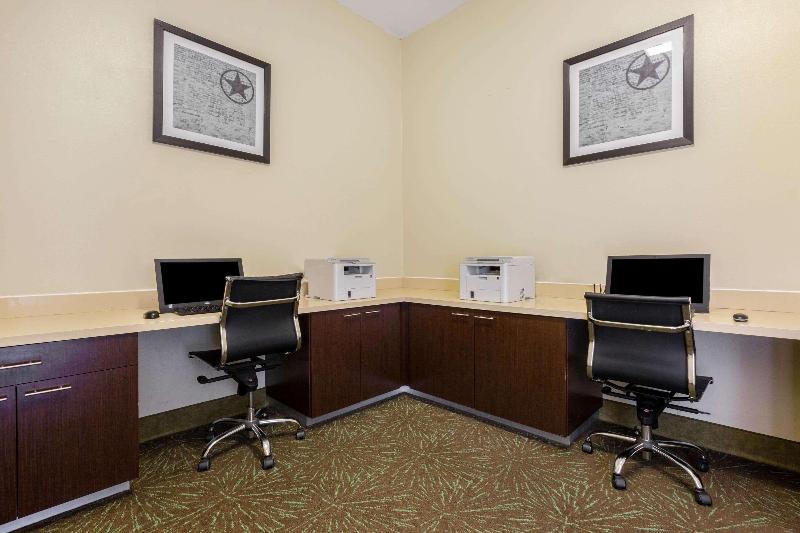 호텔 La Quinta Inn & Suites By Wyndham Angleton