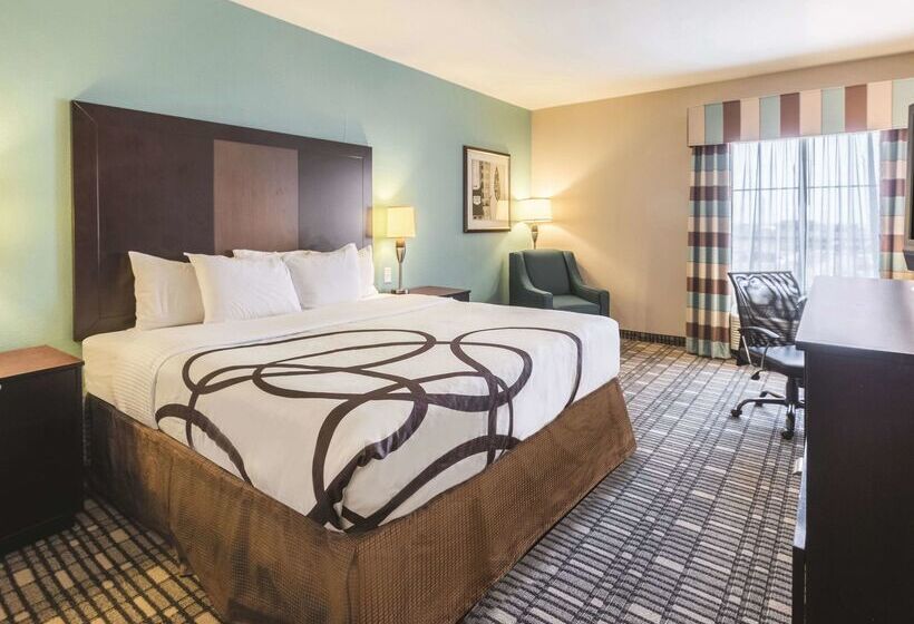 هتل La Quinta By Wyndham Fort Worth   Lake Worth