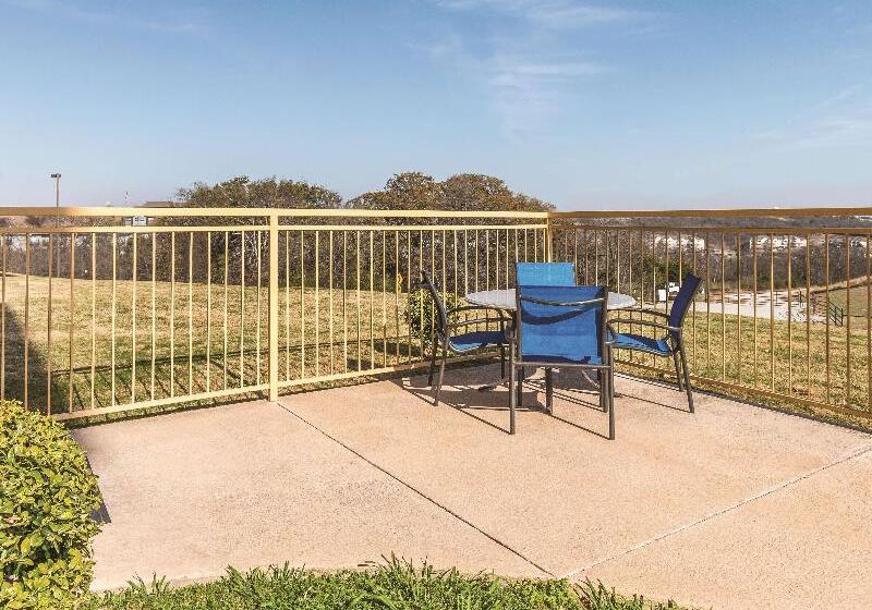 هتل La Quinta By Wyndham Fort Worth   Lake Worth