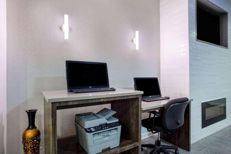 هتل La Quinta By Wyndham Huntsville Airport Madison